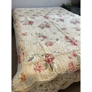 Vintage Shabby Pink And Creme Floral Roses Quilt With Lace 51” X 60”